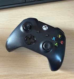 An image of an xbox controller with no cable attached.